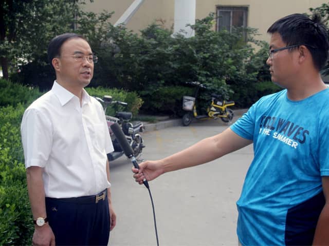 山東天意機(jī)械董事長(zhǎng)劉洪彬作為基層共產(chǎn)黨員，今天接受了當(dāng)?shù)赜浾叩牟稍L