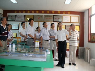 2012.7.28日山東天意兩項科技成果鑒定順利通過，北京領(lǐng)導(dǎo)專家，到我公司參觀指導(dǎo)