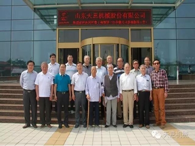 兗州區(qū)委常委、組織部長徐繼瑞一行領(lǐng)導蒞臨天意參觀指導工作